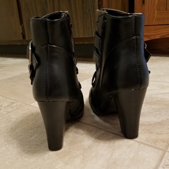 Qupid killer corset buckle ankle booties - Picture 4 of 8